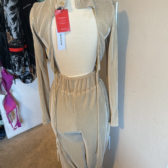 Two piece set. - Picture 3 of 4